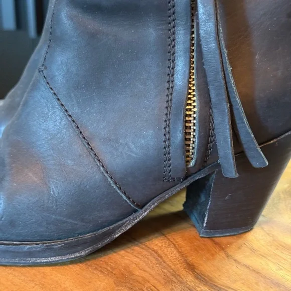 Acne Studios - The Pistol Leather Ankle Boots / Size 37 - Picture 7 of 10